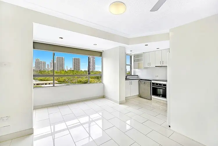 18/15 Pacific Street, Main Beach QLD 4217