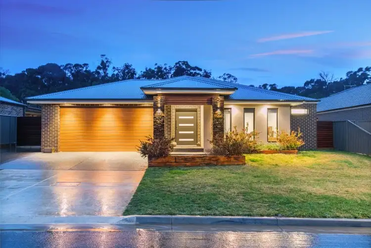 24 Greenhaven Court, Mount Clear VIC 3350