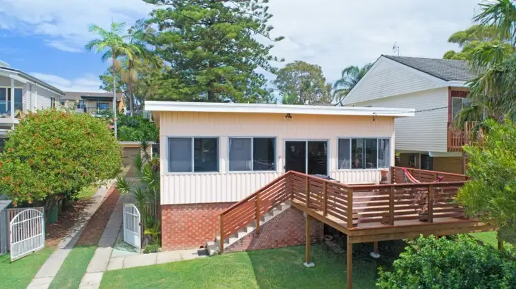 Main view of Homely house listing, 4 Woodlawn Drive, Budgewoi NSW 2262