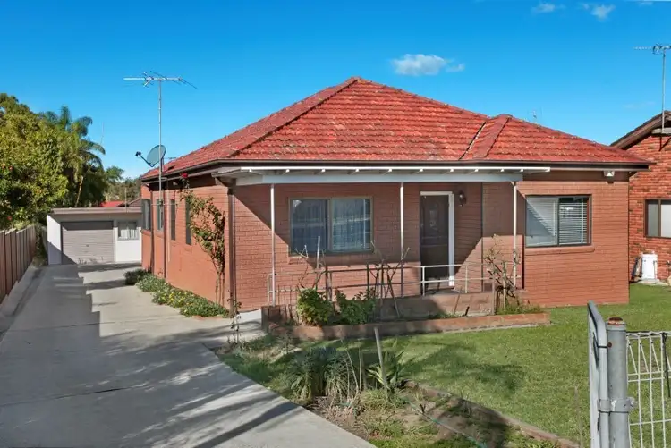 162 Humphries Road, St Johns Park NSW 2176