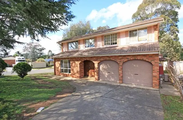 27 Woodlands Road, St Helens Park NSW 2560