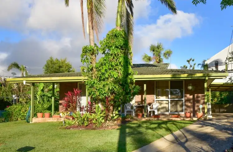 18 Palm Drive, Cannonvale QLD 4802