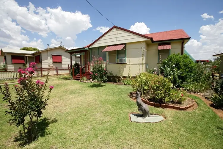 16 McDonough Avenue, Mount Austin NSW 2650