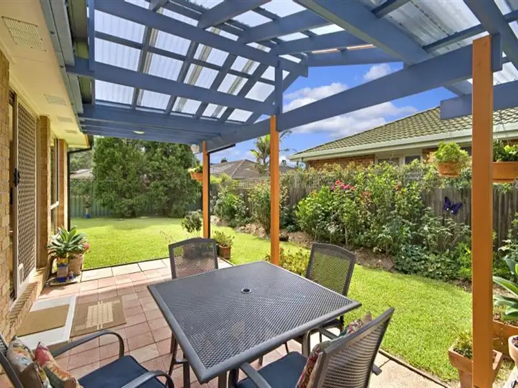 17 Manooka Road, Point Clare NSW 2250