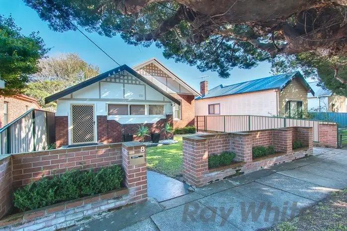 8 Kitchener Parade, Mayfield East NSW 2304