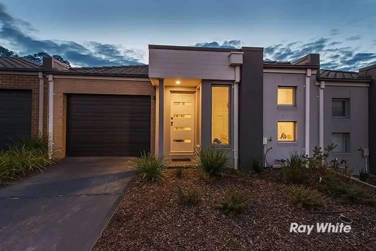 19 Denistoun Crescent, Cranbourne VIC 3977