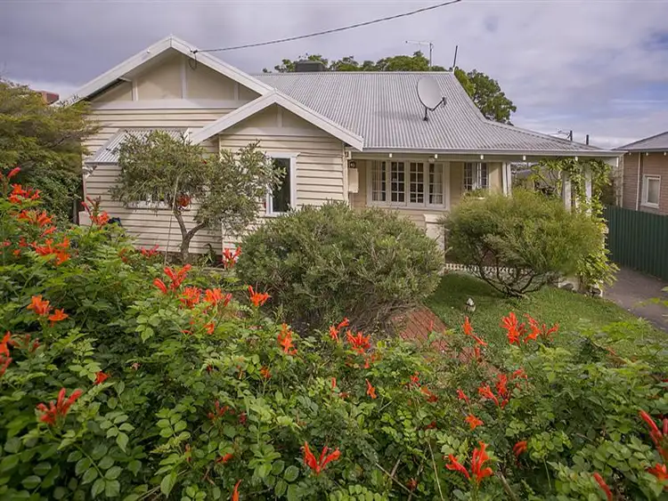 6 Stuart Street, Greenmount WA 6056