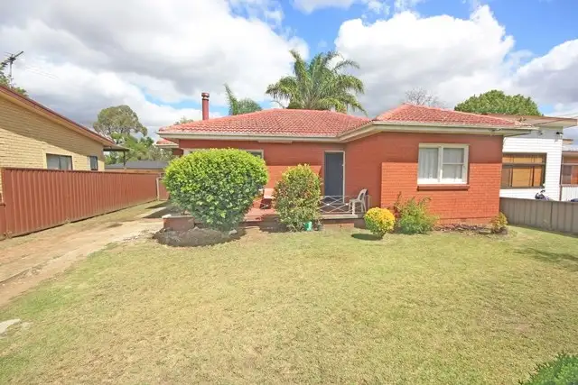 16 Parkland Avenue, Macquarie Fields NSW 2564
