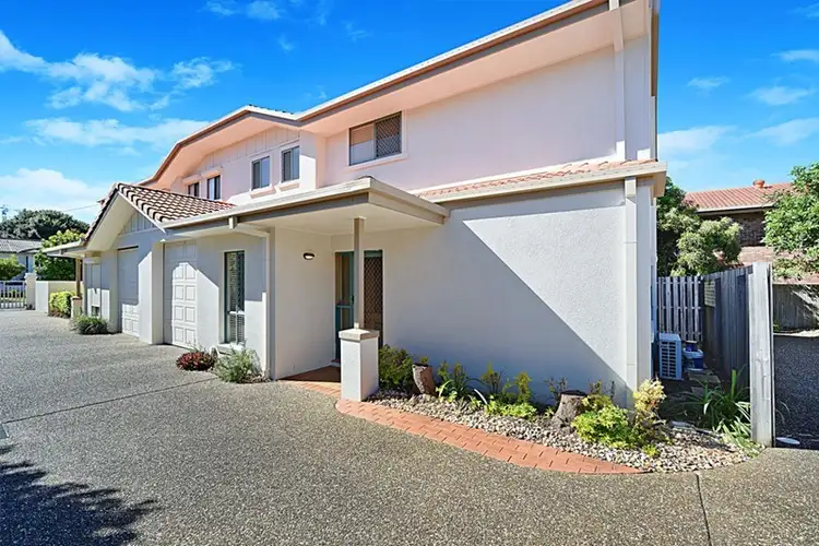 2/4 Gordon Street, Labrador QLD 4215