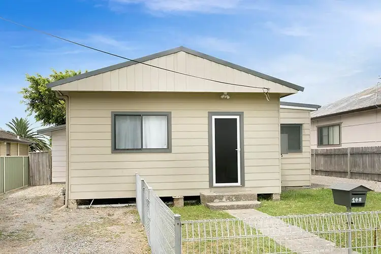 142 Central Avenue, Oak Flats NSW 2529