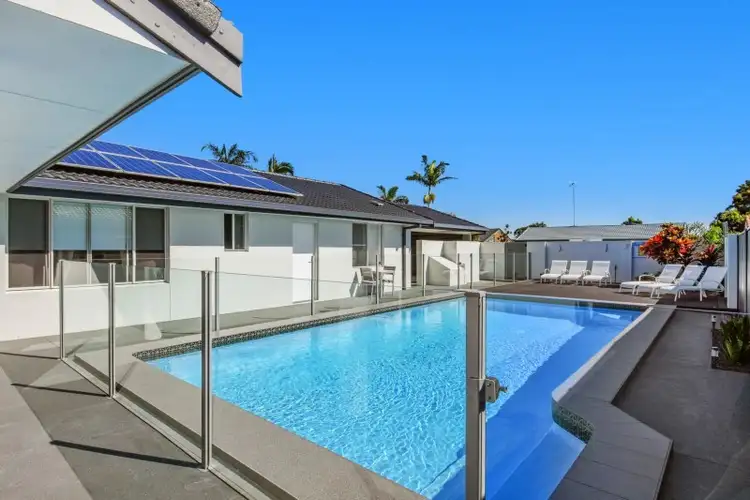 87 Oceanic Drive, Mermaid Waters QLD 4218