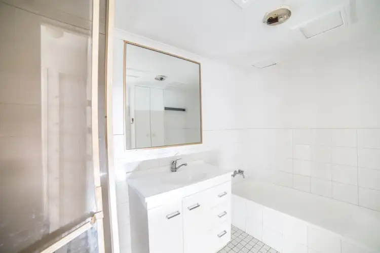 Seventh view of Homely unit listing, 4/112 Stanhill Drive, Chevron Island QLD 4217