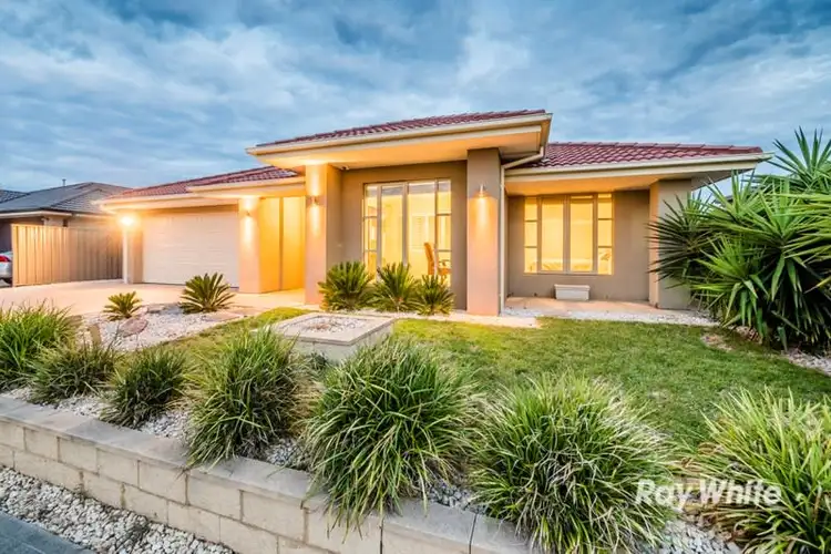 29 Bowyer Avenue, Cranbourne East VIC 3977