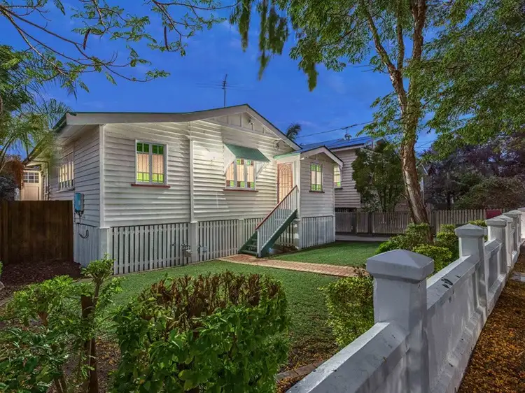 17 Burke Street, Coorparoo QLD 4151