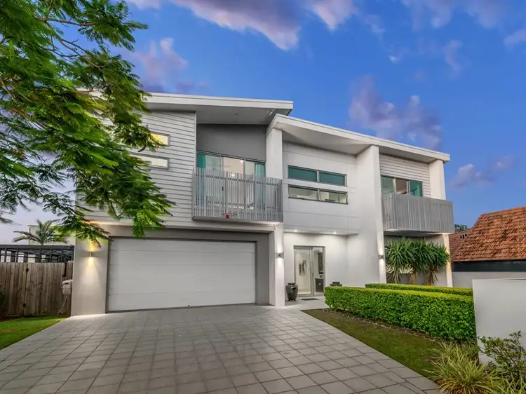 9 Cawmore Road, Hawthorne QLD 4171