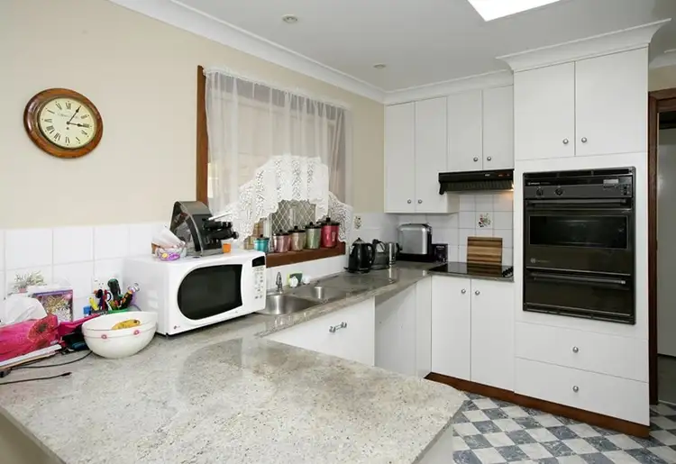 Fifth view of Homely house listing, 5 Overdale Drive, Bourkelands NSW 2650