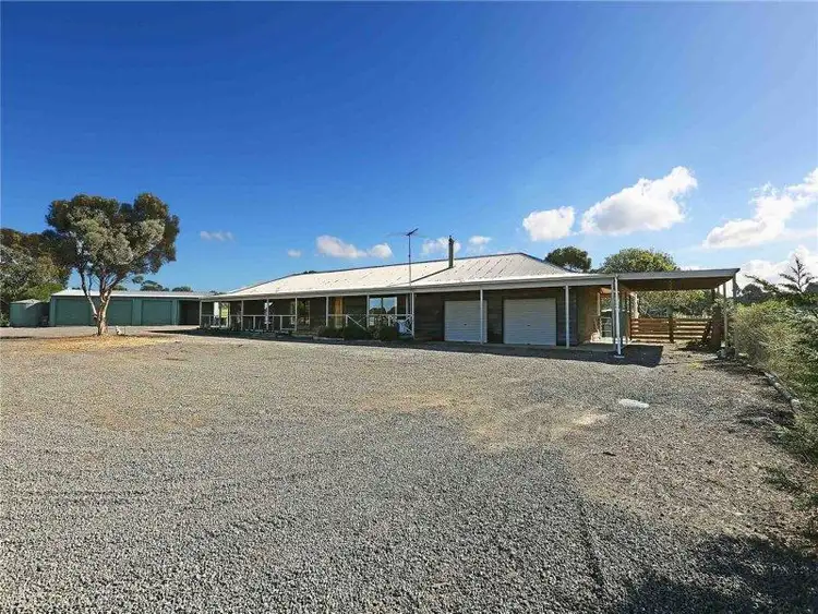 105 OLD MELBOURNE Road, Lara VIC 3212