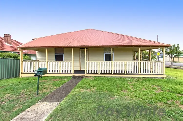 61 Roxburgh Street, Stockton NSW 2295
