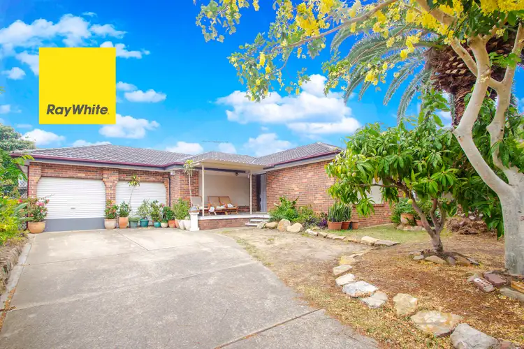 16 Melbourne Road, St Johns Park NSW 2176