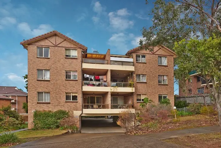2/18-20 Mowle Street, Westmead NSW 2145