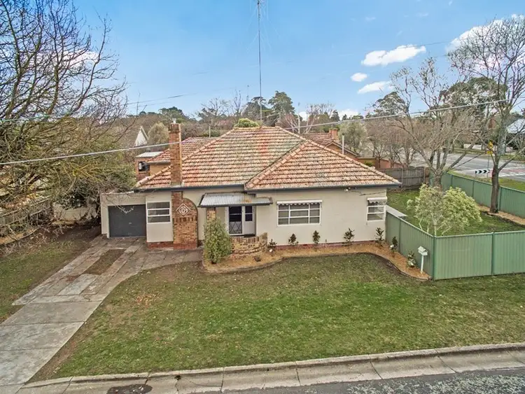 9 Lindisfarne Crecent, Lake Wendouree VIC 3350