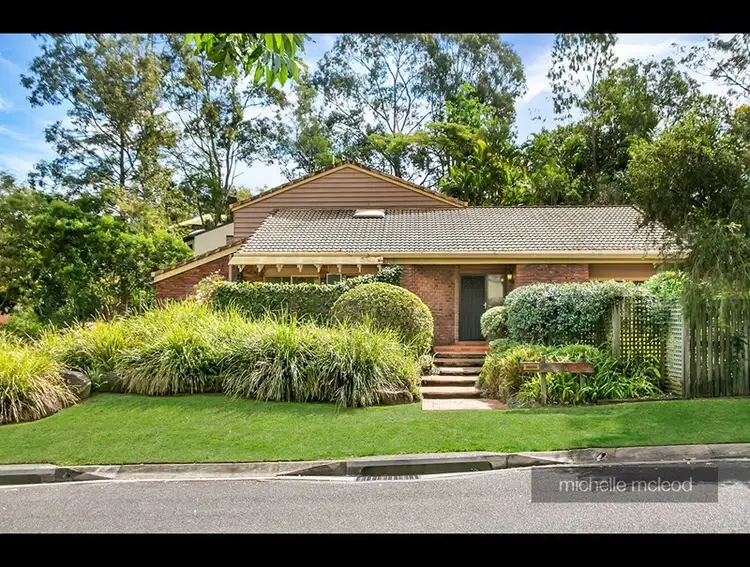 2 Nankoor Street, Chapel Hill QLD 4069