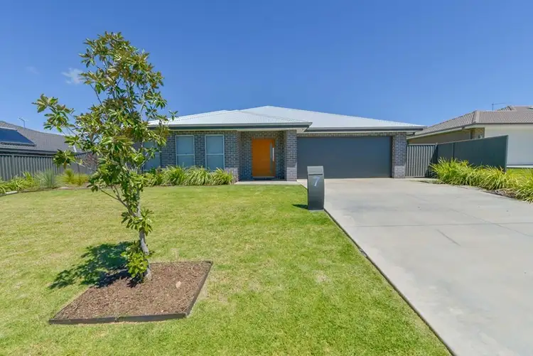 7 Grand Meadows Drive, Tamworth NSW 2340