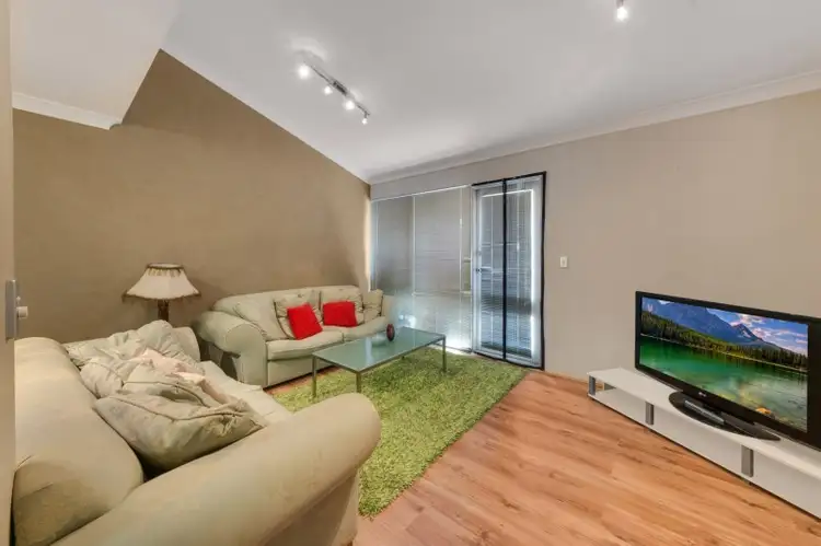 2/72 Campbellfield Avenue, Bradbury NSW 2560