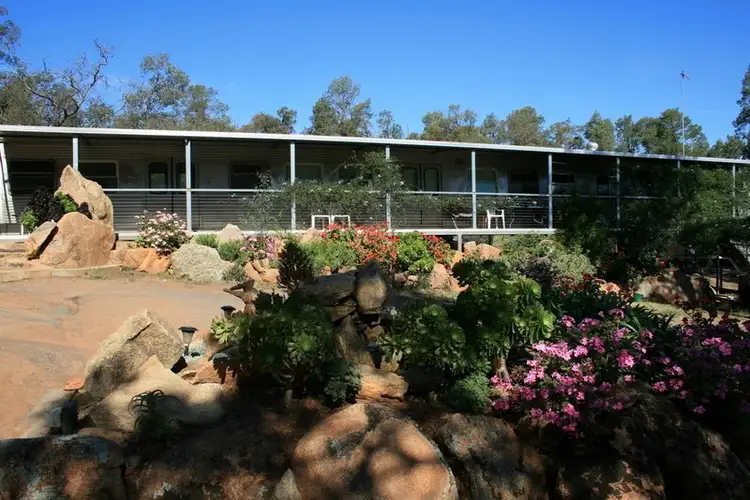12 Traegers Lane, Temora NSW 2666
