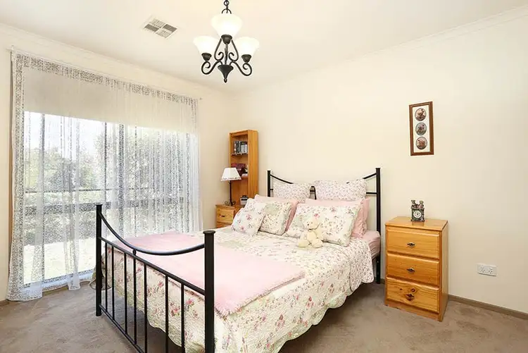 Seventh view of Homely house listing, 10 Gathray Court, Roxburgh Park VIC 3064