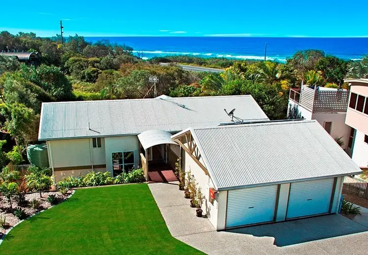 3 Crusoe Court, Castaways Beach QLD 4567