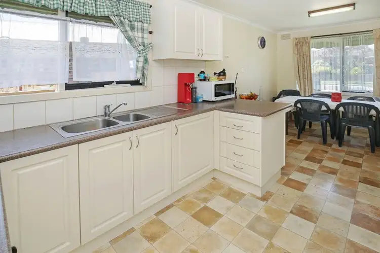 Second view of Homely house listing, 7 Swindon Court, Lalor VIC 3075
