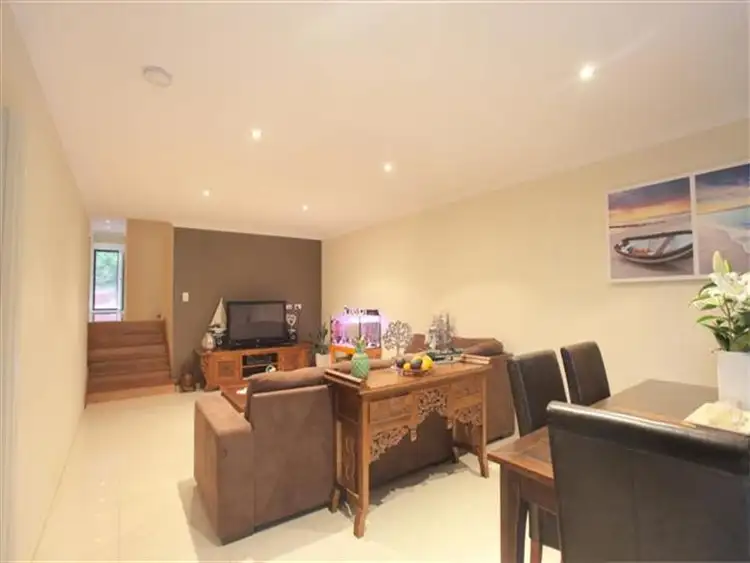 2/16 Penrhyn Street, Pacific Pines QLD 4211