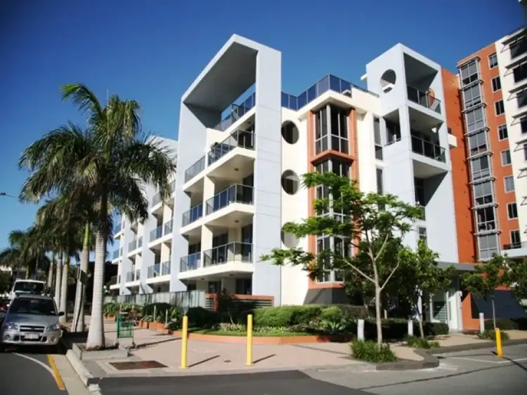 3 Como Crescent, Southport QLD 4215