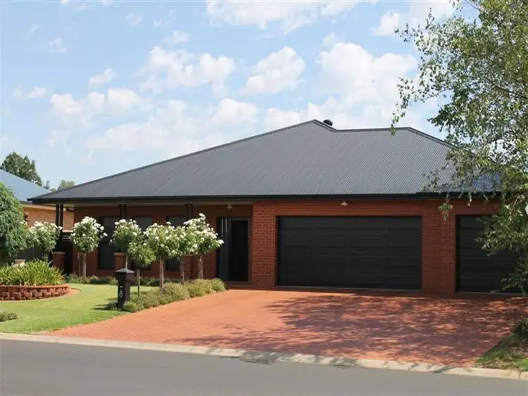 8 Lachlan Way, Dubbo NSW 2830