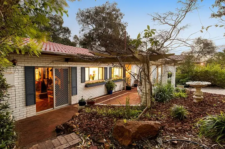 9 Standing Road, Lesmurdie WA 6076