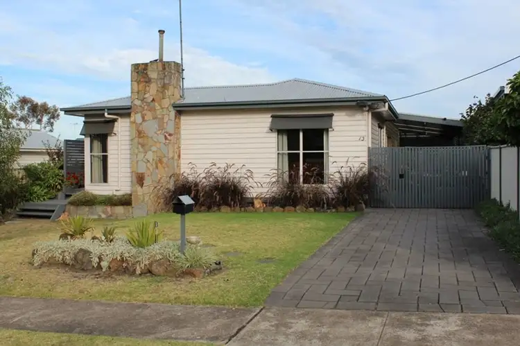 13 Dickens Street, Hamilton VIC 3300