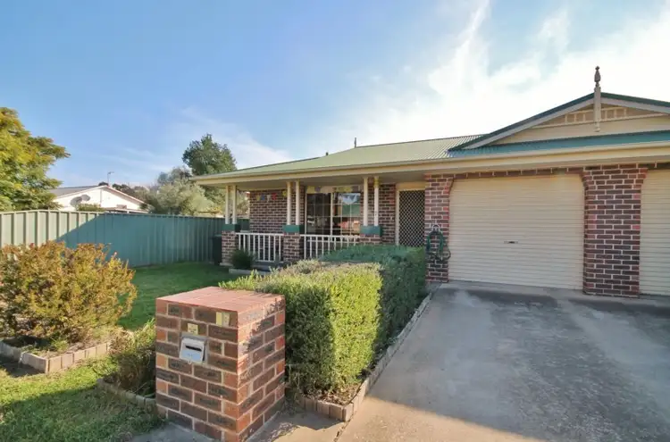 7/23 Binalong Street, Young NSW 2594
