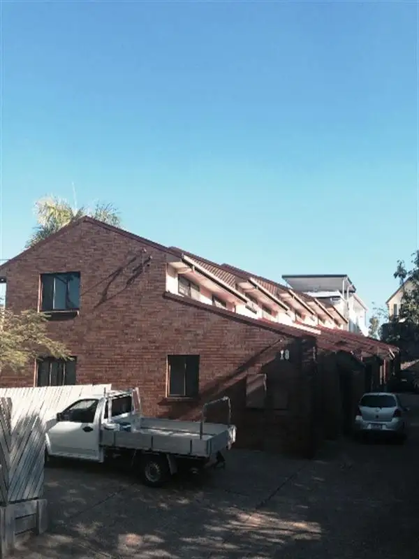 18 Montrose Road, Taringa QLD 4068