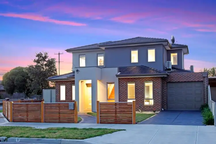 2 Robins Avenue, Reservoir VIC 3073