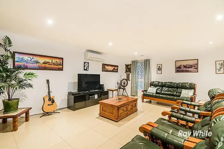 Fifth view of Homely house listing, 18 Kingsbarn Court, Cranbourne VIC 3977