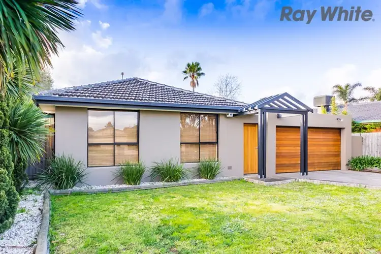 18 Grimes Avenue, Taylors Lakes VIC 3038
