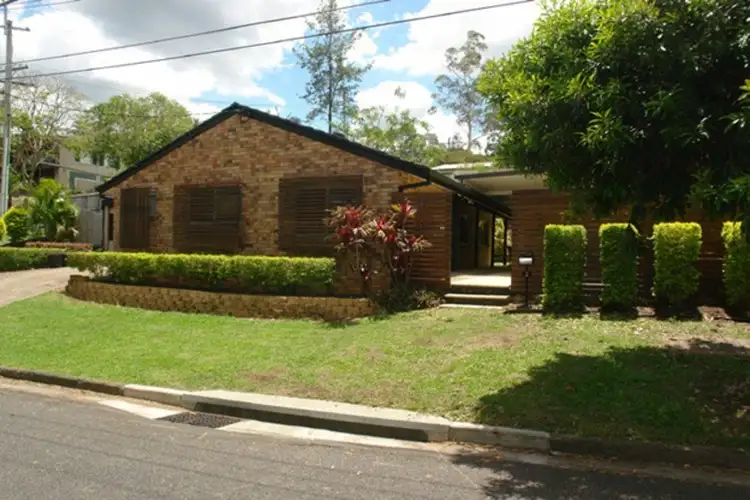 2 Halimah Street, Chapel Hill QLD 4069