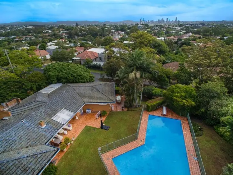2 Berkeley Street, Holland Park QLD 4121