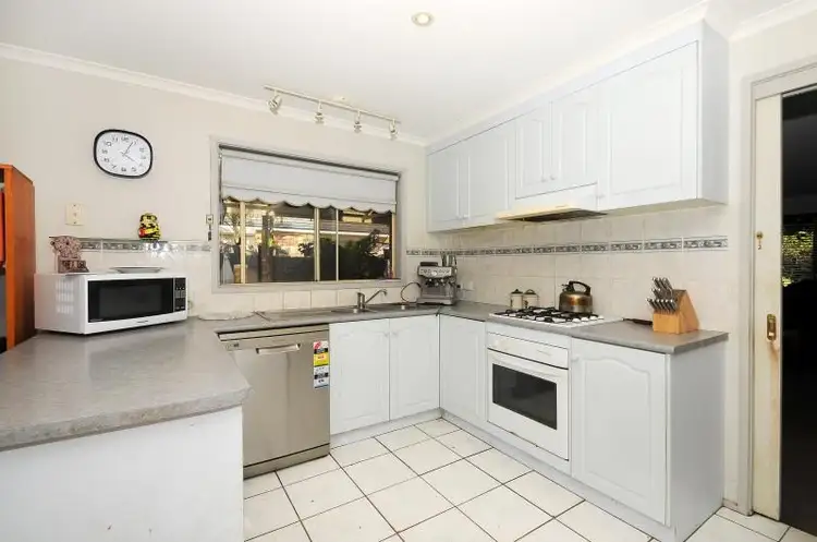 35 Manchester Drive, Skye VIC 3977