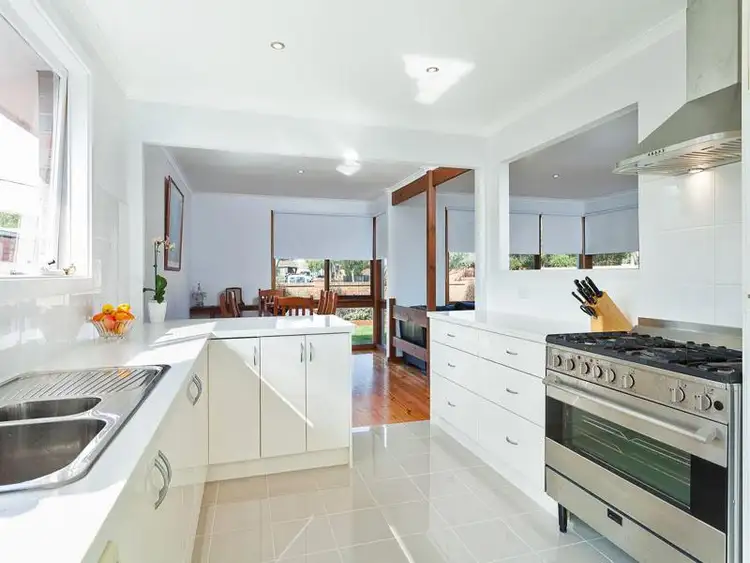 6 Sandleford Place, Dingley Village VIC 3172