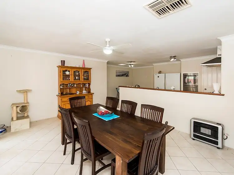 8 Challenger Drive, Thornlie WA 6108