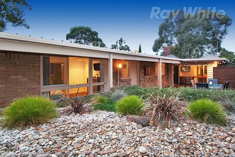 17 ST GEORGES Crescent, Croydon VIC 3136