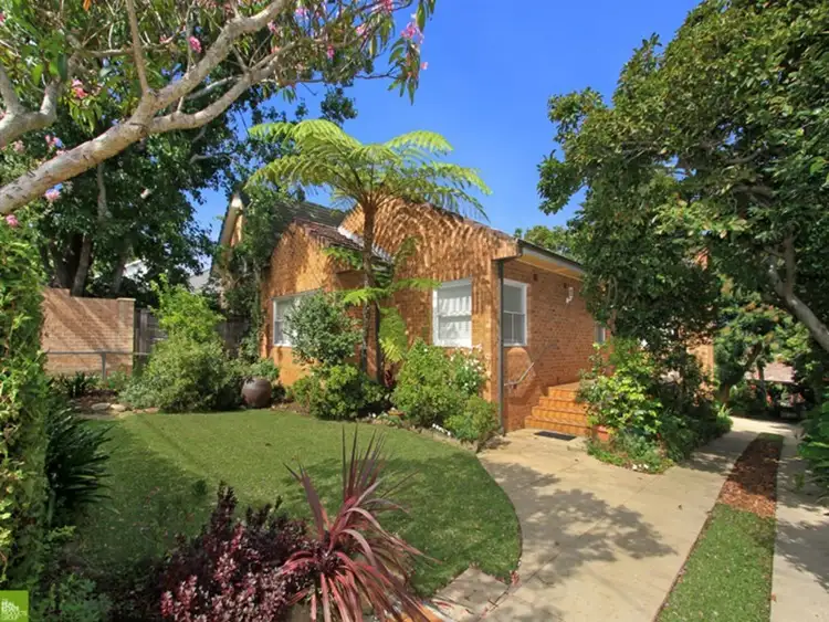 52 Woodlawn Avenue, Mangerton NSW 2500