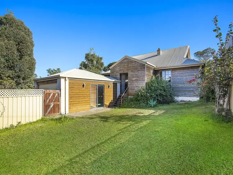 935 The Entrance Road, Forresters Beach NSW 2260